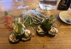 Sushi mit Avocado, Algensalat, Ruccola und Gurke  at Lôc Vegan in Mainz