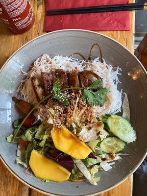 Vegane Ente und Reisnudeln   at Lôc Vegan in Mainz