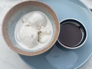 Dame blanche.  at Rozey in Delft