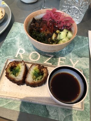 The poke bowl & crispy sushi at Rozey in Delft