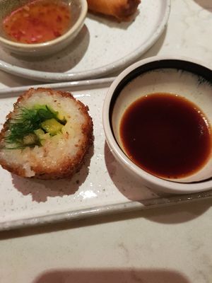 Crispy sushi at Rozey in Delft