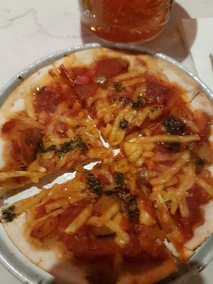 Pizza vegetariana at Rozey in Delft