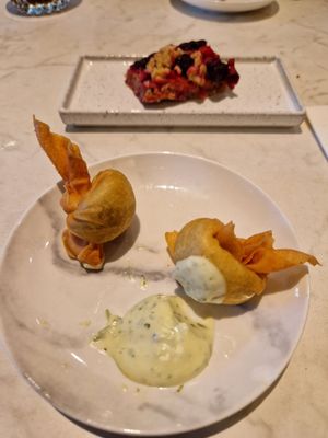 Chickpea
in filodeeg met knoflooksaus at Rozey in Delft