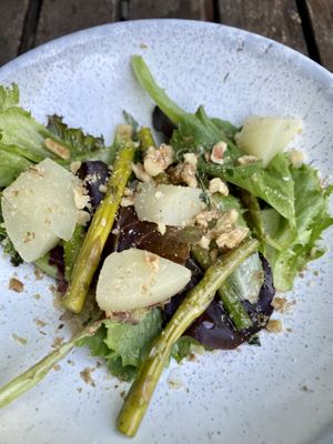 Green asparagus and pear salad  at Rozey in Delft