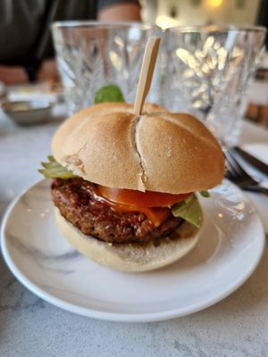 Rozey mini burger at Rozey in Delft