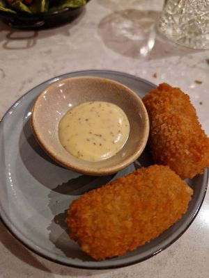 Kaaskroketjes at Rozey in Delft