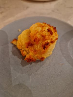 Kokosmakroon at Rozey in Delft