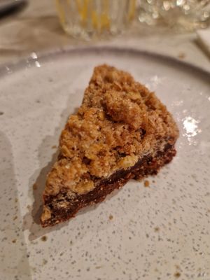 Brownie crumble at Rozey in Delft