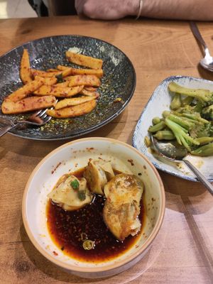 Kung Pao potatoes, vegetable wontons and Broccoli & ocra at Jün Taiwanese Kitchen in Izmir