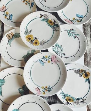 Vajilla personalizada por Viva la Pepa creaciones at Menos Mal Playa de Porcia in El Franco