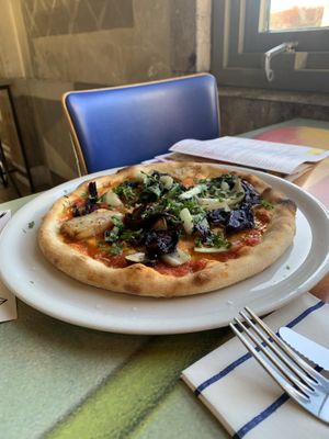 Vegan voorgerecht (pizza) met seizoensgroenten  at Villa Augustus in Dordrecht