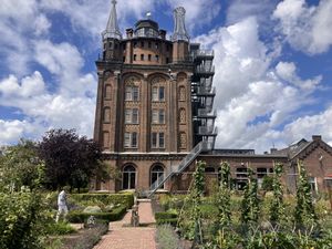 Moestuin bij de oude watertoren   at Villa Augustus in Dordrecht