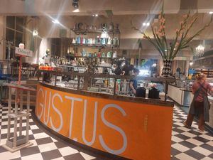  at Villa Augustus in Dordrecht