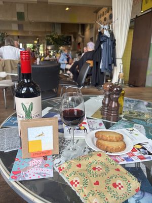 Neem die vegan citroen tijm koekjes 🍪 mmmm  at Villa Augustus in Dordrecht