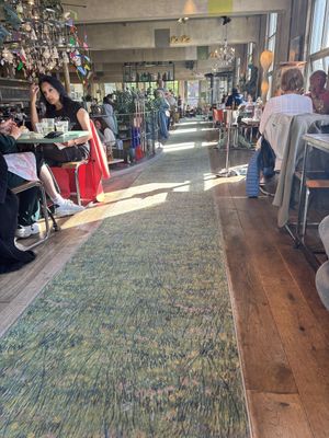 Sfeerimpressie met monet loper   at Villa Augustus in Dordrecht