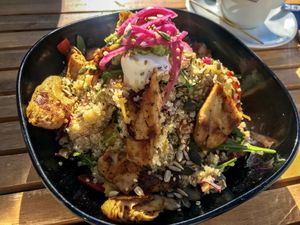 Quinoa salad bowl with Heura #Veganuary at Ahimsa in Mallorca