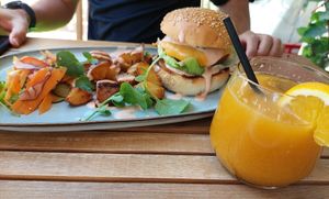"Meat" burger & sun salutation (spiced orange juice) at Ahimsa in Mallorca