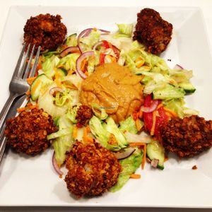 cauliflower coated in nuts with salad at BioWay - Waly Jagiellonskie in Gdansk