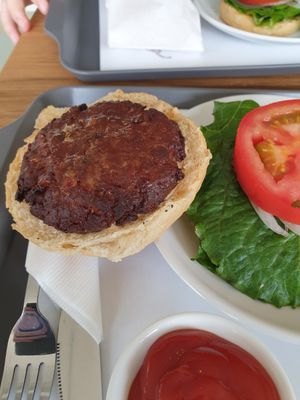 patty not too big at Breaghetti Itaewon in Seoul