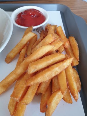 fries were nicely crisp and perfectly salted at Breaghetti Itaewon in Seoul