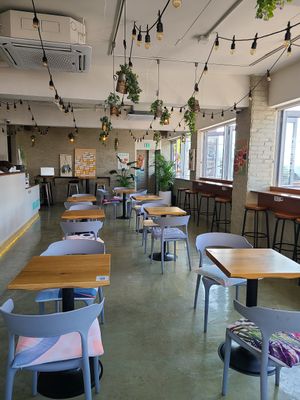 The interior is very inviting and comfortable at Breaghetti Itaewon in Seoul