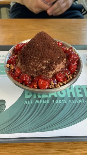 chocolate strawberry bingsu  at Breaghetti Itaewon in Seoul