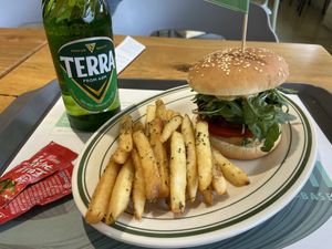The chikn burger was great. Just a little too much arugula. 🙏🏿  at Breaghetti Itaewon in Seoul