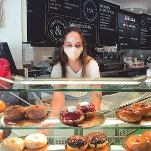 Our staff (and our donuts!) at Vanilla in Samora Correia