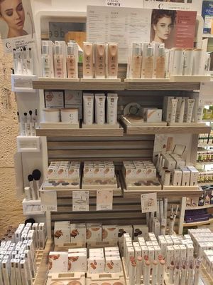 Cosmetics at La Vie Saine in Bordeaux