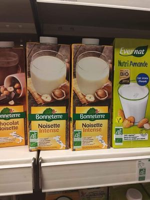 Milks at La Vie Saine in Bordeaux