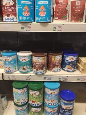 Powder milks at La Vie Saine in Bordeaux