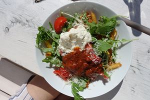 Pommes Toskana (nicht vegan) at Uschis Beachclub in Baltrum