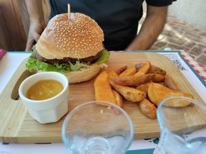 Vegan burger and wedges at Resto Bar Taraca in Kotor