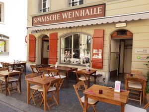 Outdoor seating at Spanische Weinhalle - Gourmet Kitchen in Burgdorf