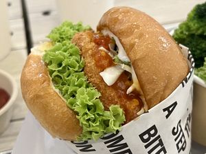 Chili Krabi burger and broccoli   at VEGANBURG - Eunos Flagship Outlet in East Singapore