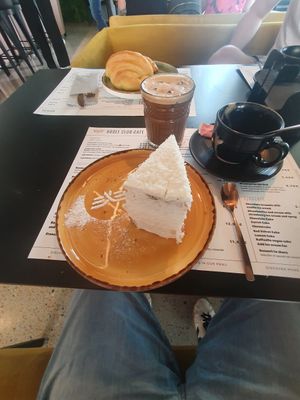 Vegan Raffaelo Cake 🍰 at Rosee Club Café in Orihuela