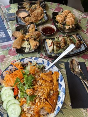 The Spicy bowl and barious starters at Chay Vegan Asian Kitchen in Hamburg