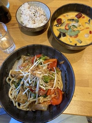 Große Hauptspeisen-Bowls    at Chay Vegan Asian Kitchen in Hamburg