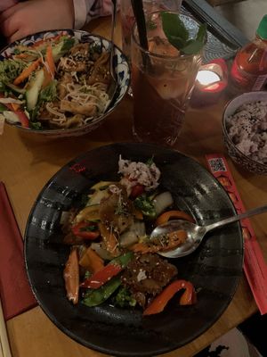 Vorne Nr. 16, Hinten Nr. 19 mit Rosen & Guaven Limonade. (Rose ist zu empfehlen)  at Chay Vegan Asian Kitchen in Hamburg