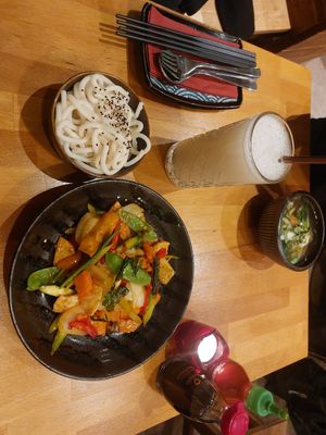 Nr. 15 with udon instead of rice and wan tan soup (in the back) at Chay Vegan Asian Kitchen in Hamburg