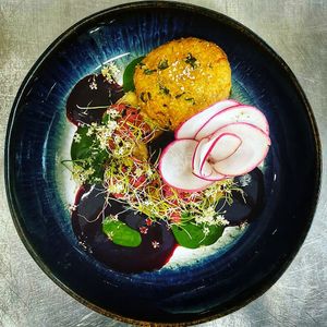 Houmous, betteraves, falafels & coriandre at Open BistrOt in Fillinges