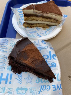 Tarta de chocolate y tiramisú  at Cala Vegana in Menorca