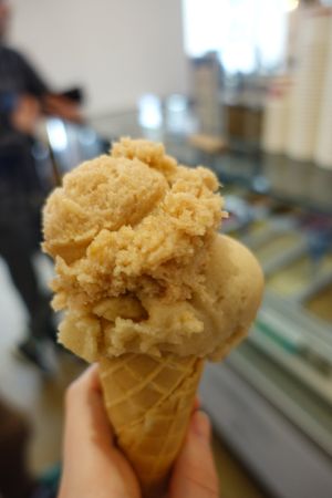 Saurer Rhabarber & Apfel Zimt at Wei&Wei Eiswerkstatt in Aachen