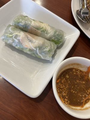 S rolls  at Thuyen Vien in Anaheim