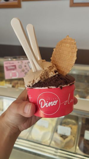 Xocolata negra i festuc at Gelati Dino in Sitges
