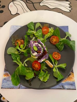 Paarse sushi #Veganuary at Broccolis in Spaarndam