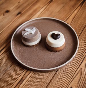 Coconut'n'chocolate cakes a la Bounty at Golubkova Cooking in Krasnoyarsk