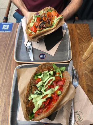 Vegeiler Türsteha oben und Vegan Balls unten. at DÖNA in Essen