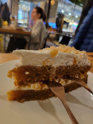 Cake at Bliski Wschód in Warsaw