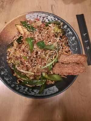 teriyaki noodles at La Vegana in Warsaw